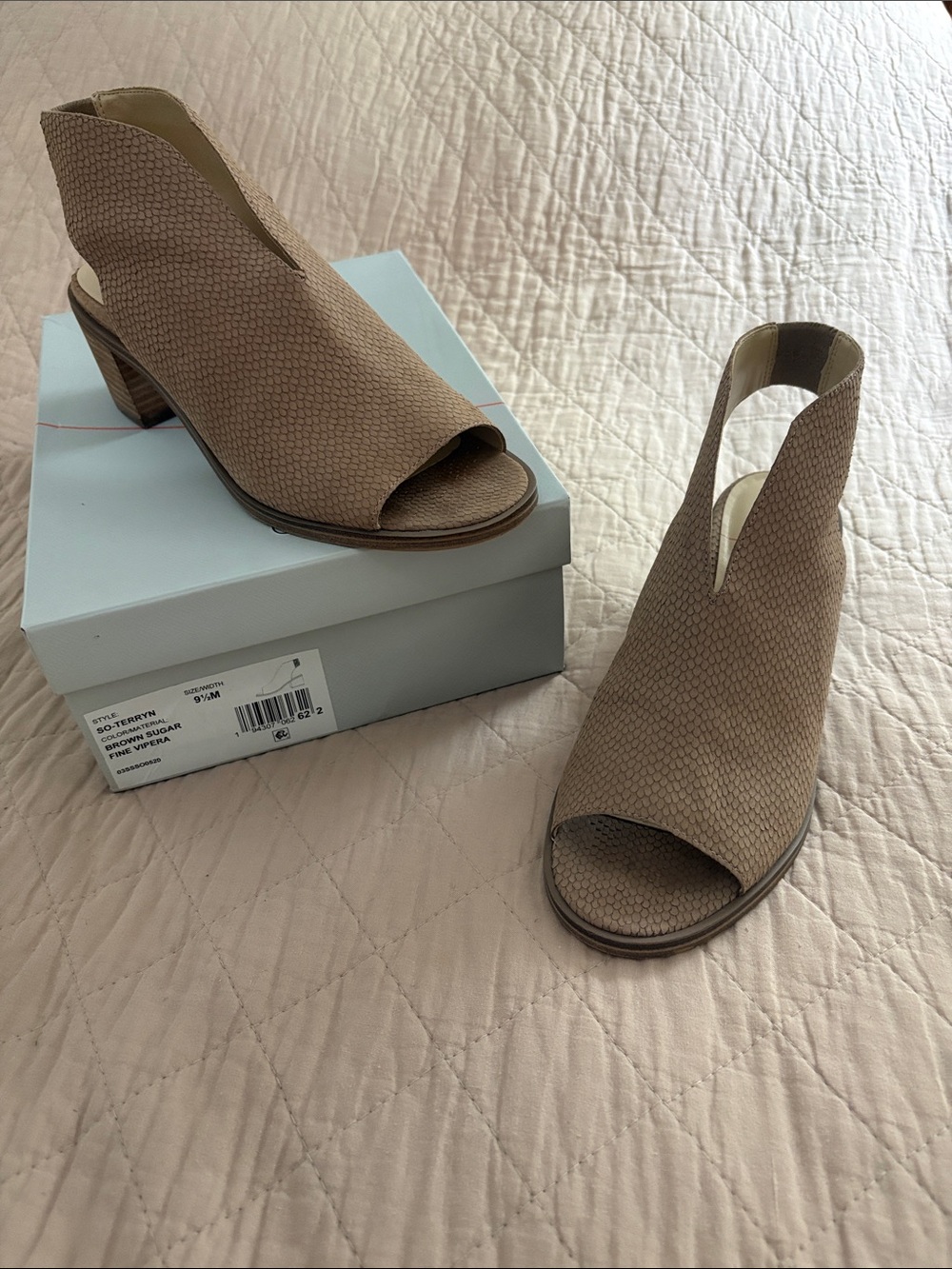 Sole Society Terryn Sandals. Cow Split Suede. “Brown Sugar” Color. Sz 9.5.